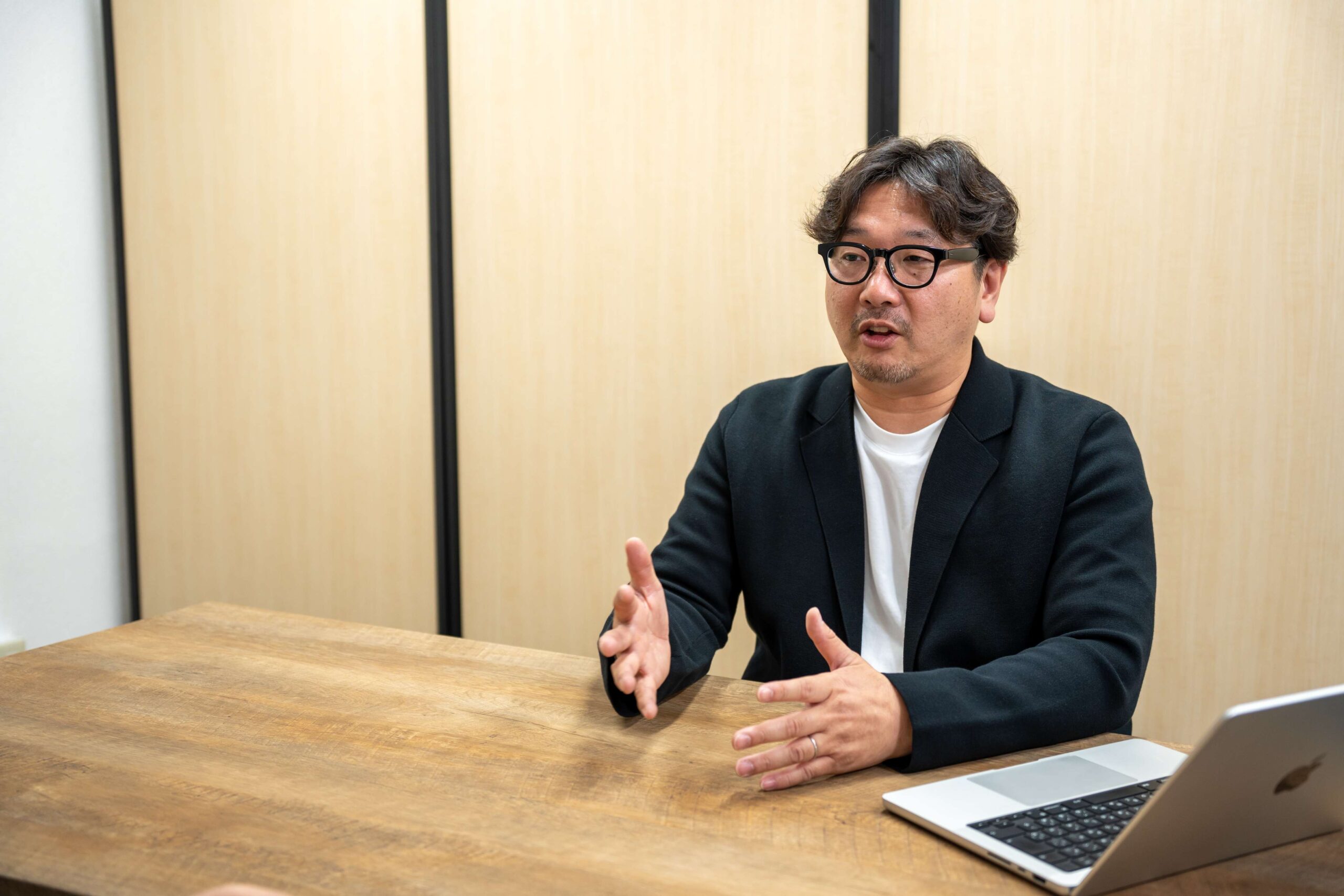 インタビュー記事の写真