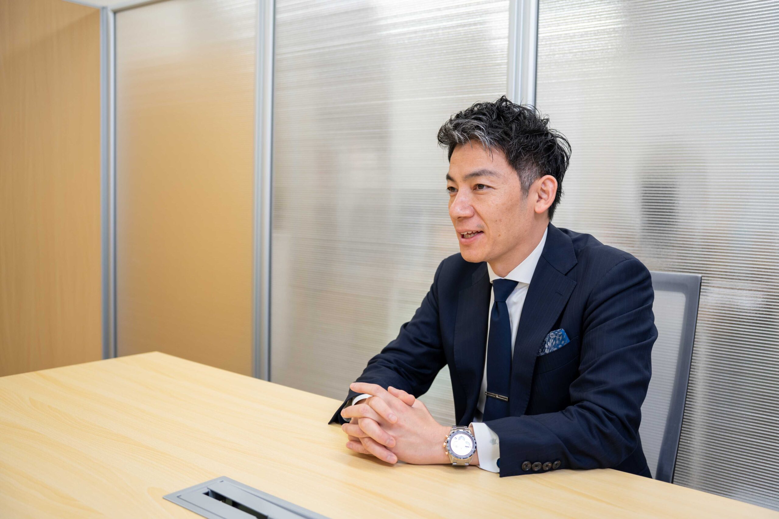 インタビュー記事の写真