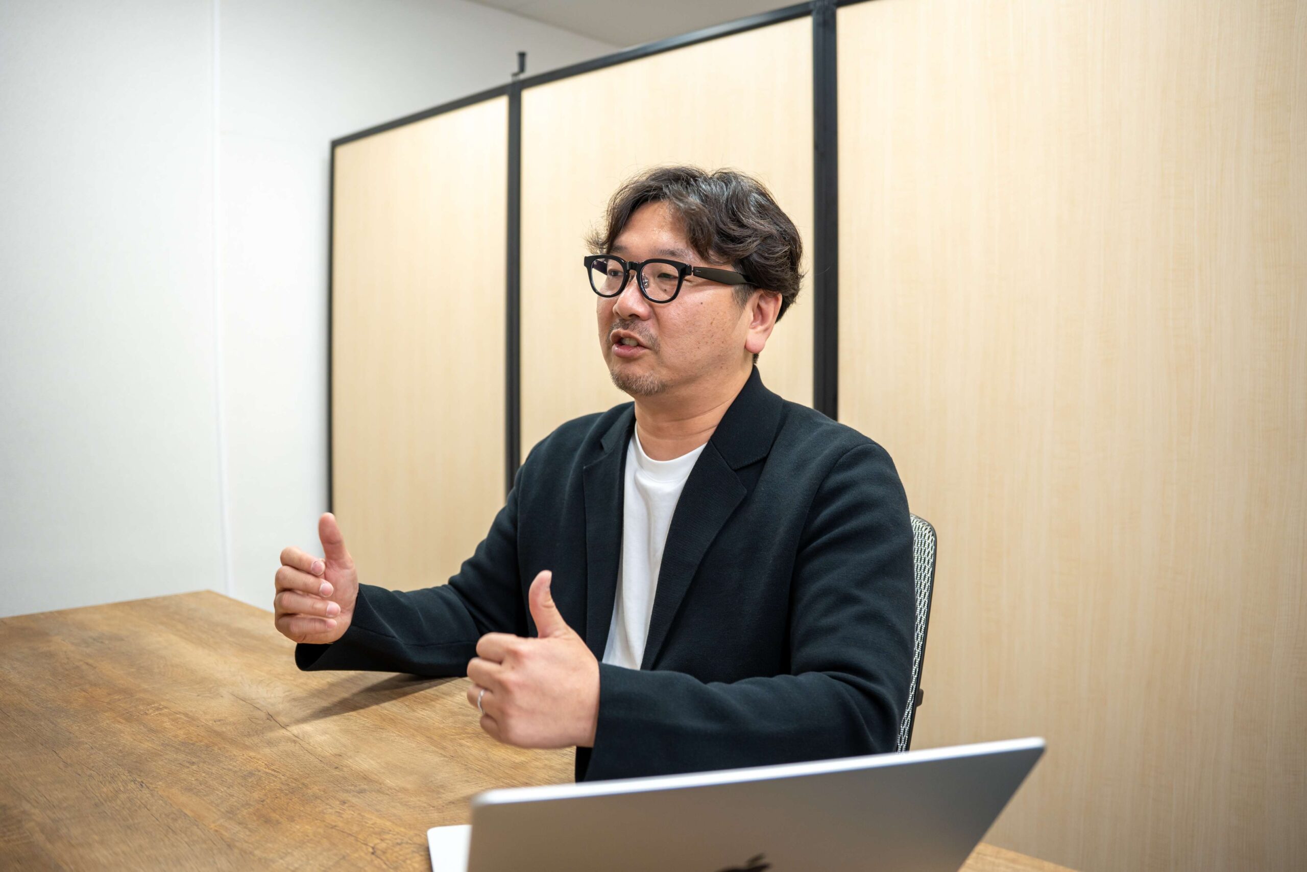 インタビュー記事の写真