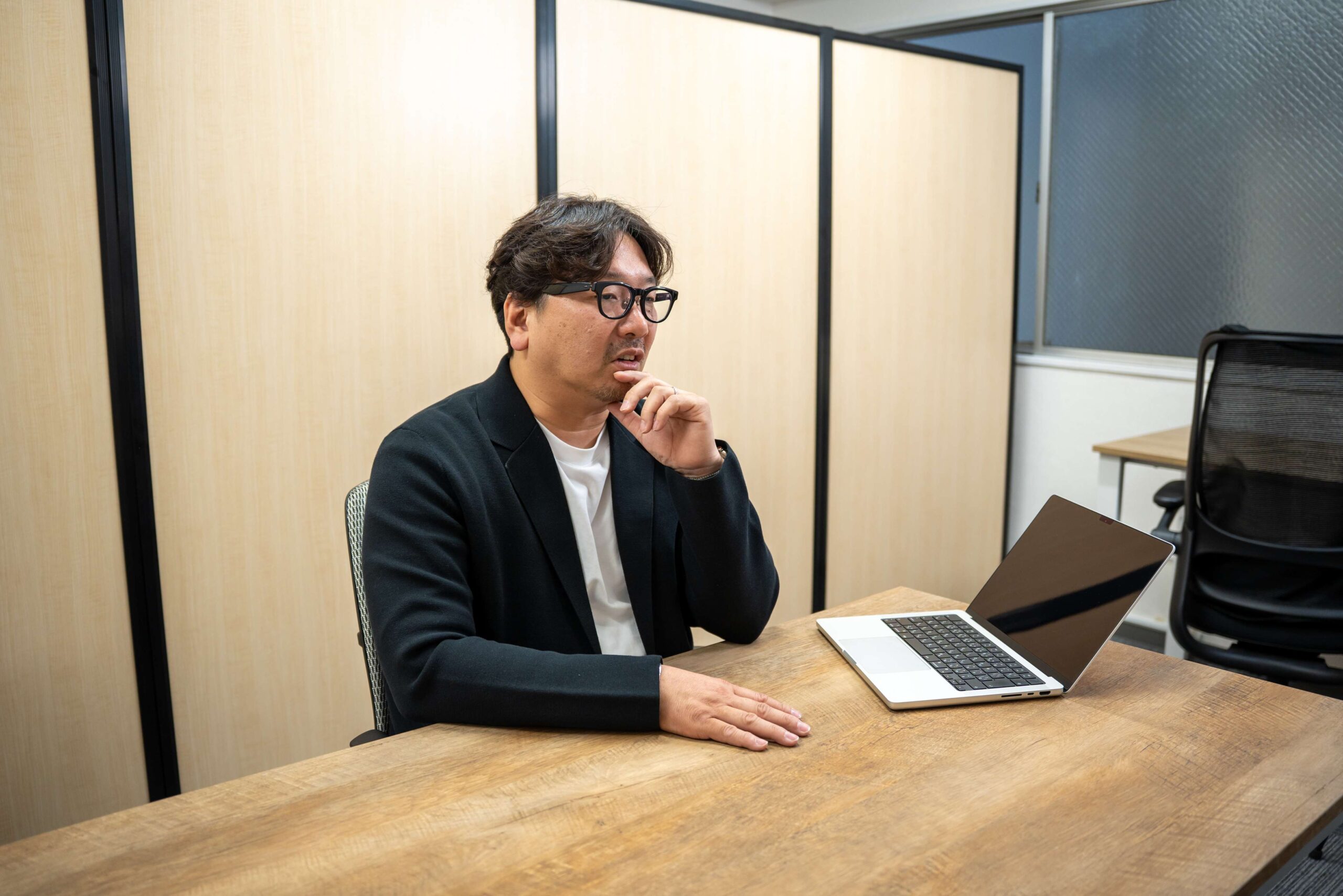 インタビュー記事の写真