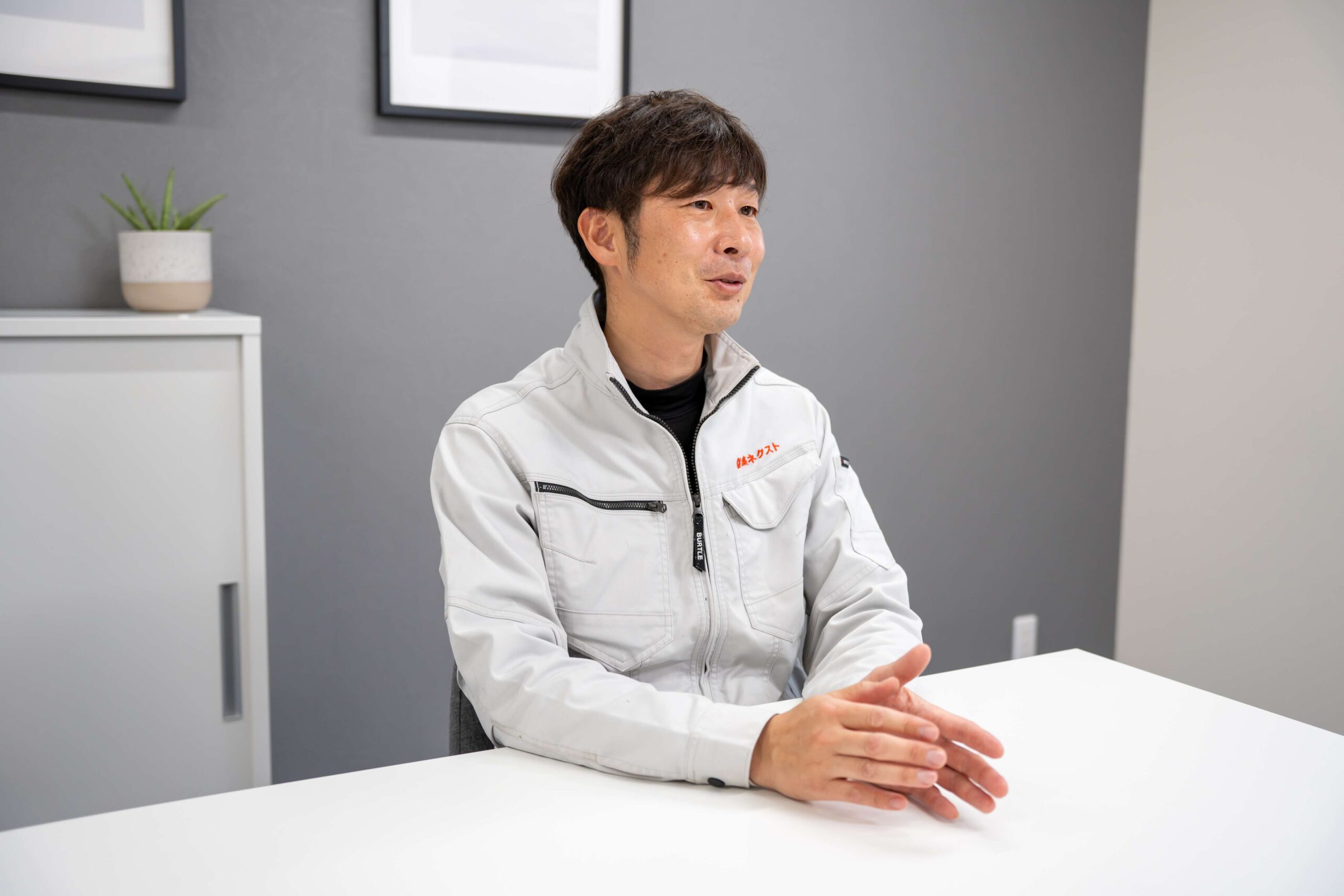 インタビュー記事の写真