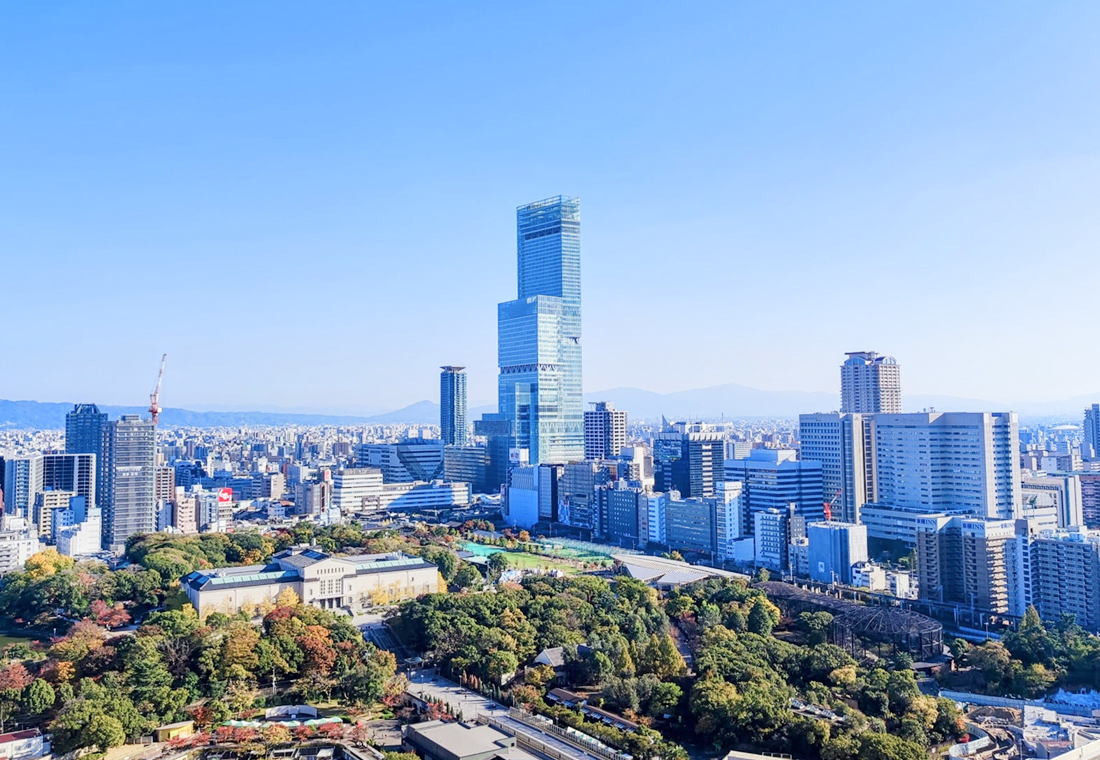 写真：ビルの街並みの写真です。